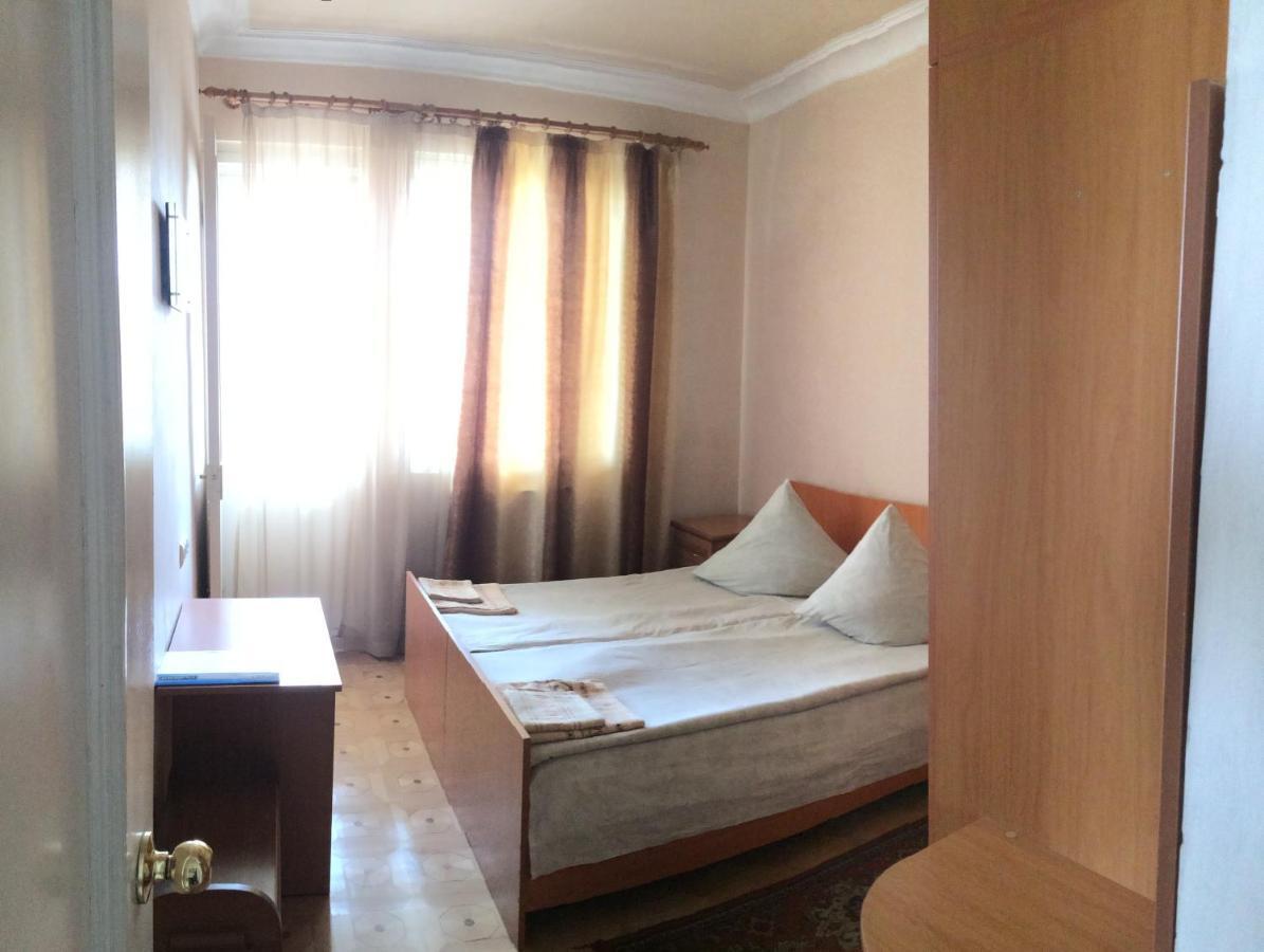 Guest House Lilia Yerevan Bagian luar foto